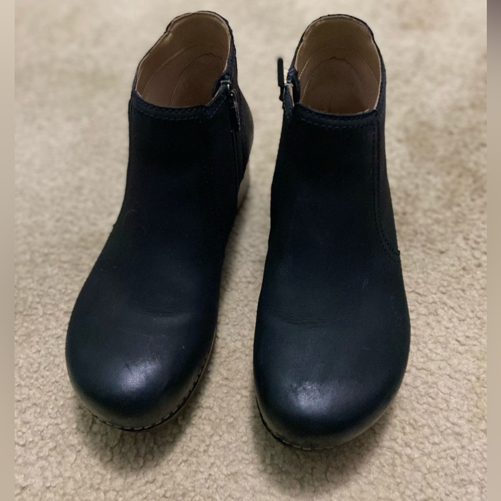 Dansko Becky bootie size 8 (39) black